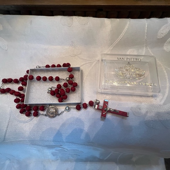 Vintage 2011 Blessed Red Wooden Rosary Beads from the Vatican - Picture 3 of 4